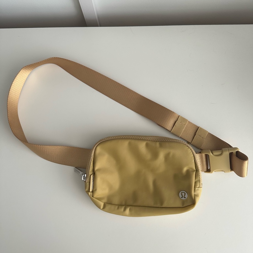 Lululemon Everywhere Belt Bag in Gold/Dark Yellow